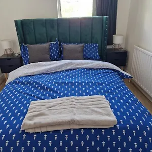 A Lovely One Bedroom In Hither Lane Apartment London